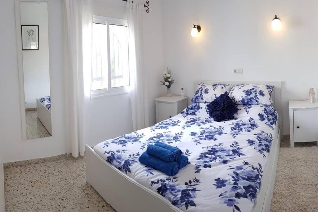 Fabulous Refurbished Apartment Above Private Villa ベニッサ エクステリア 写真