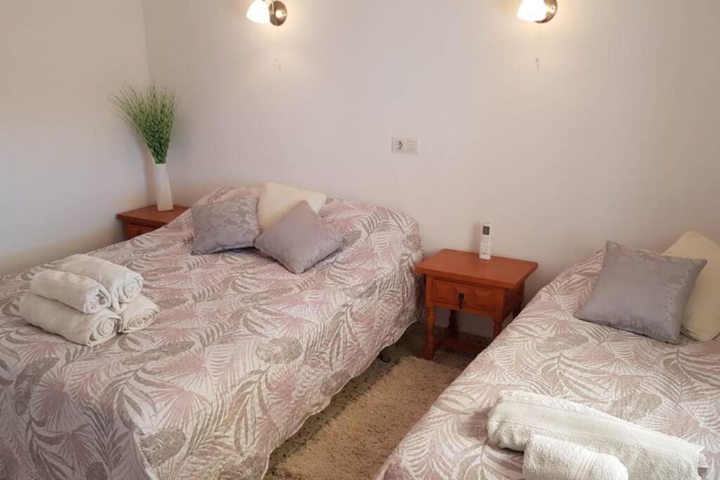 Fabulous Refurbished Apartment Above Private Villa ベニッサ エクステリア 写真